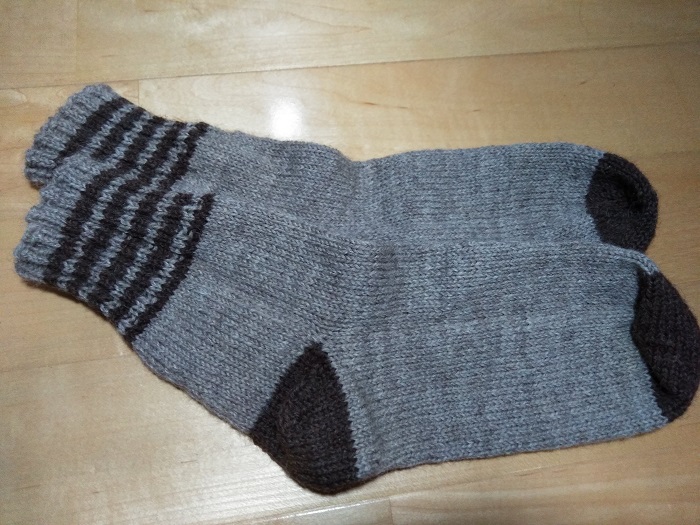 ソックスを毛糸で手編み かかとの編み方はやはり難しい