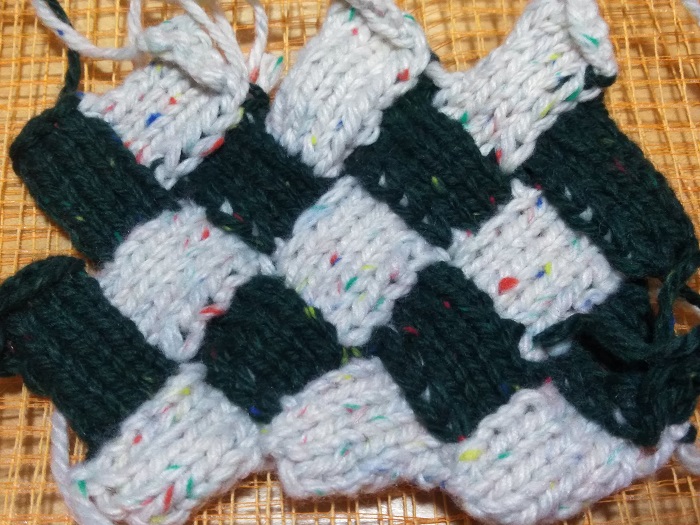 バスケット編みを初体験 編み方の特徴とちょっとしたコツとは