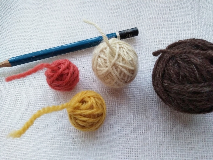 毛糸の糸巻き 身近なものを使って簡単にできる玉巻きの方法とは