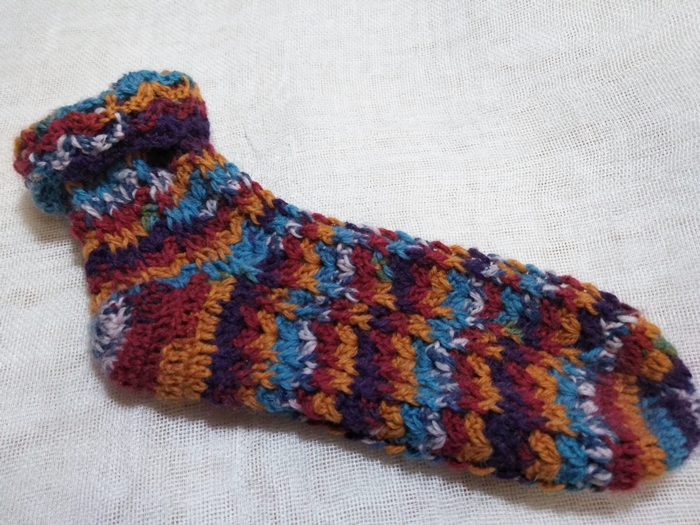 かぎ針編みで編む靴下は模様が立体的で遊び心満載