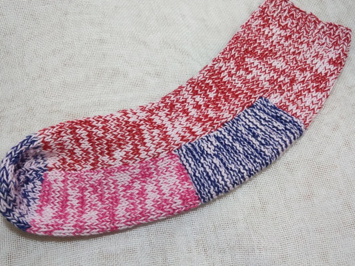 コットン糸で靴下を手編み しかもまっすぐ編んでとじるだけ