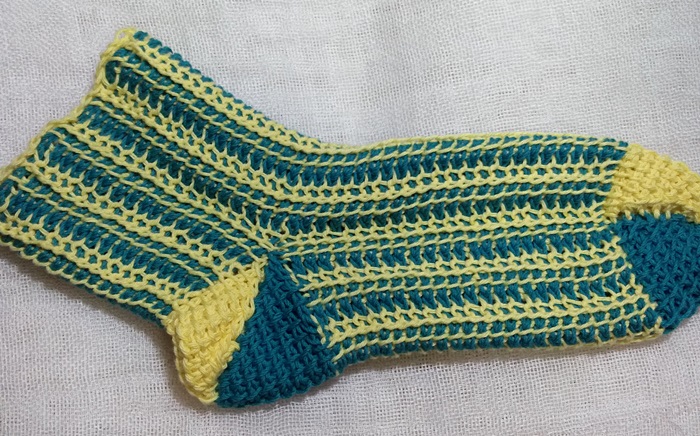アフガン編みの手編み靴下はダブルフックで裏もかわいい！